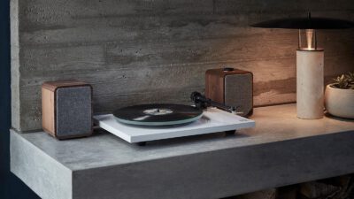 Ruark MR1 mit Rega Planar 2 Plattenspieler