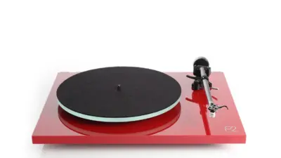 Rega Planar 2 rot Plattenspieler