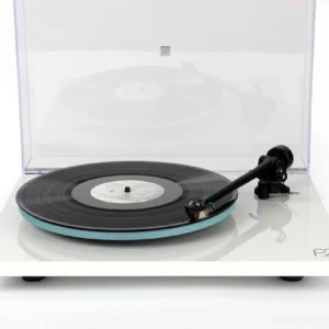 Rega Planar 2 weiß, front angle