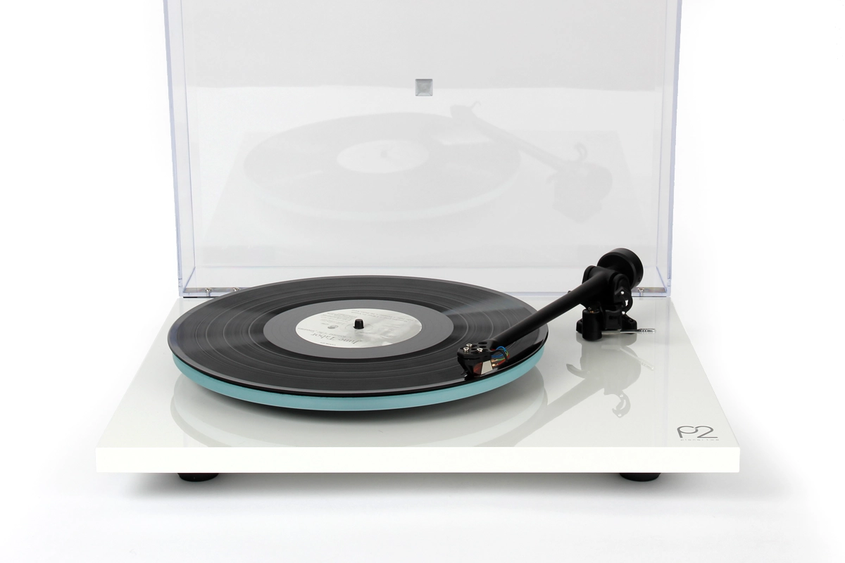 Rega Planar 2 weiß, front angle