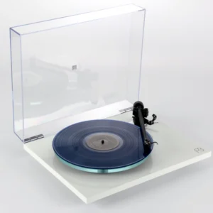 Rega Planar 3 weiß mit Nd3 Tonabnehmer und geöffneter Haube