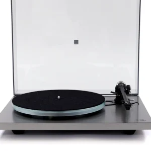Rega Planar 6 RS Rega Special Edition mit Ania MC Tonabnehmer, mittig zwischen PSU und Fono-MC