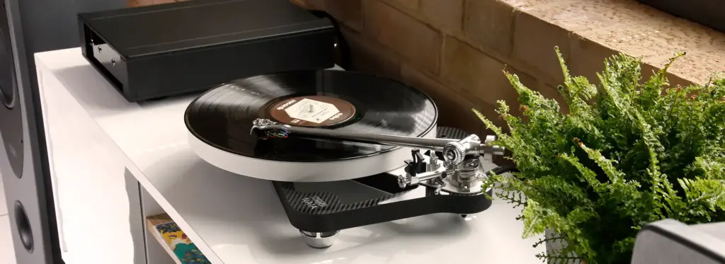 Rega Naia Plattenspieler