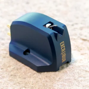 Excalibur Blue MC Tonabnehmer, abgebildet auf Steinplatte