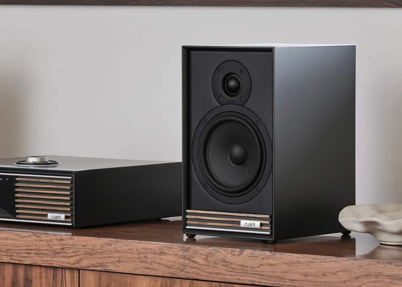 Ruark Sabre-R Regallautsprecher