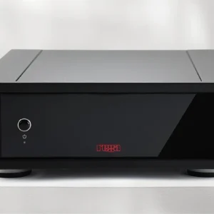 Rega AOS Phono-Vorverstärker für MC Systeme auf Sideboard