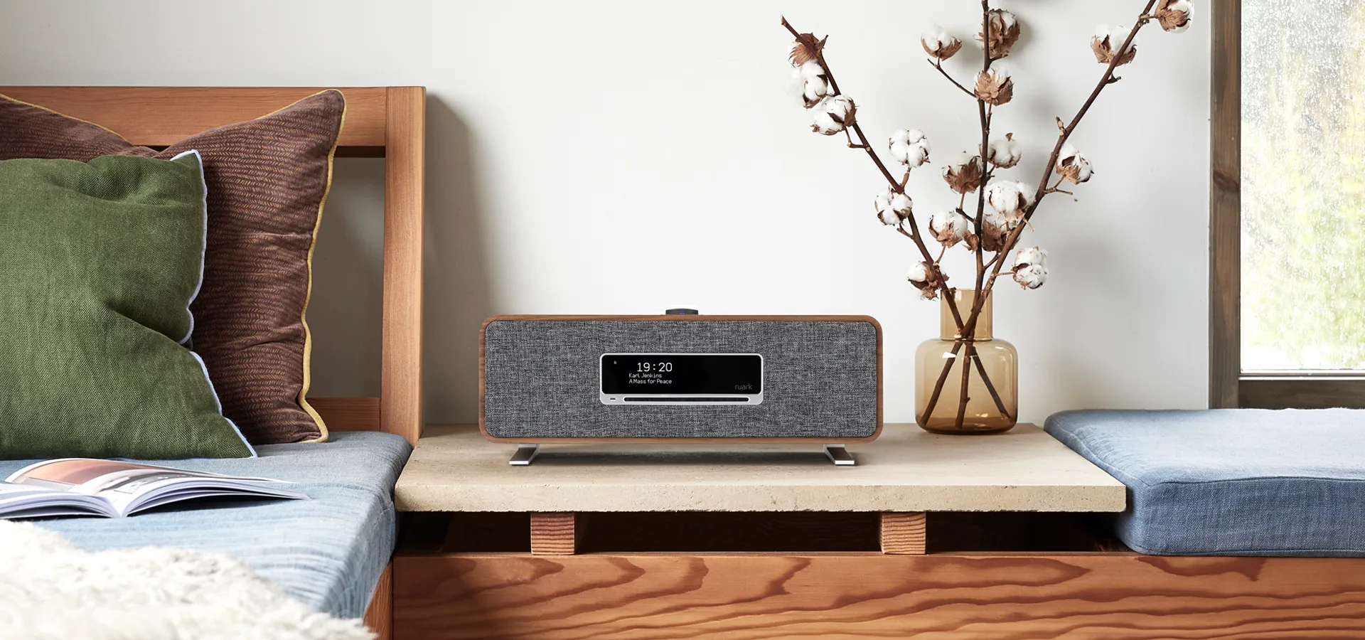 Ruark R3S Walnuss in Ambiente-Wohnumgebung