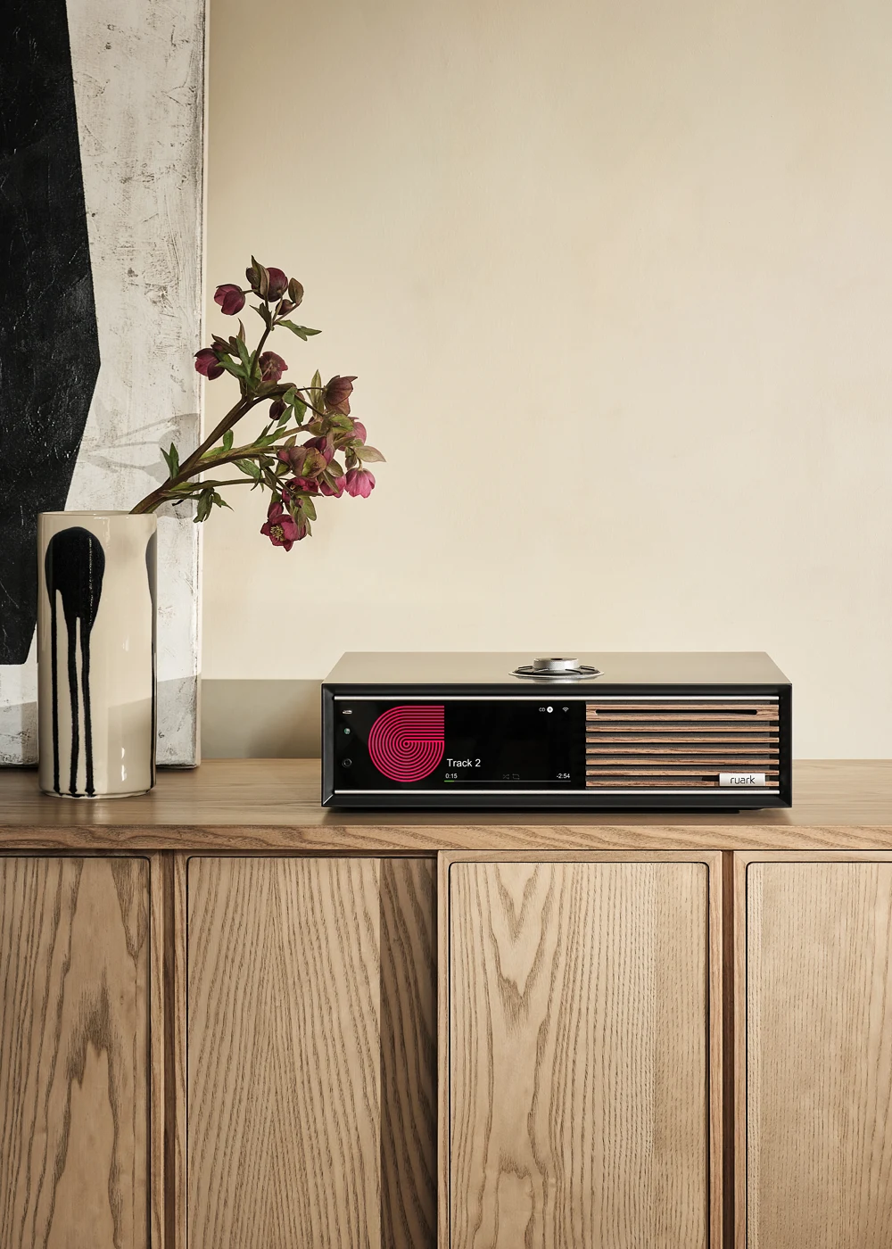 Ruark R710 CD-HiFi-Konsole Schwarz in Ambiente Wohnumgebung
