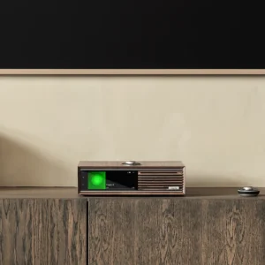 Ruark R710 CD-HiFi-Konsole Nussbaum und Sabre-R Lautsprecher in Ambiente Wohnumgebung