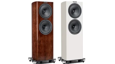 Fyne Audio F704SP weiß und walnuss angewinkelt und ohne Lautsprechergitter
