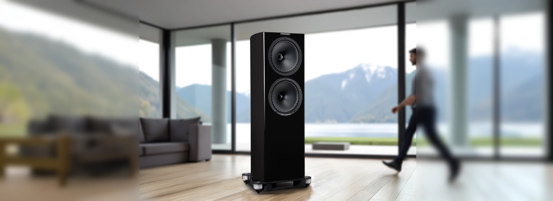 Fyne Audio Standlautsprecher F704SP vor Ambiente Wohnumgebung