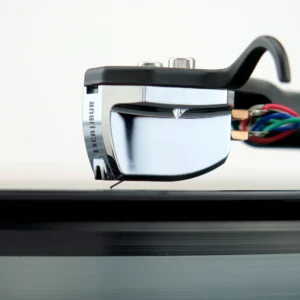 Excalibur MC Tonabnehmer Low Output Platinum montiert auf Rega Plattenspieler