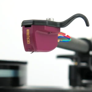 Excalibur RED MC Tonabnehmer montiert auf Rega Planar 8