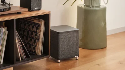 Ruark RS1 Subwoofer schwarz mit dunkelgrauer Stoffbespannung