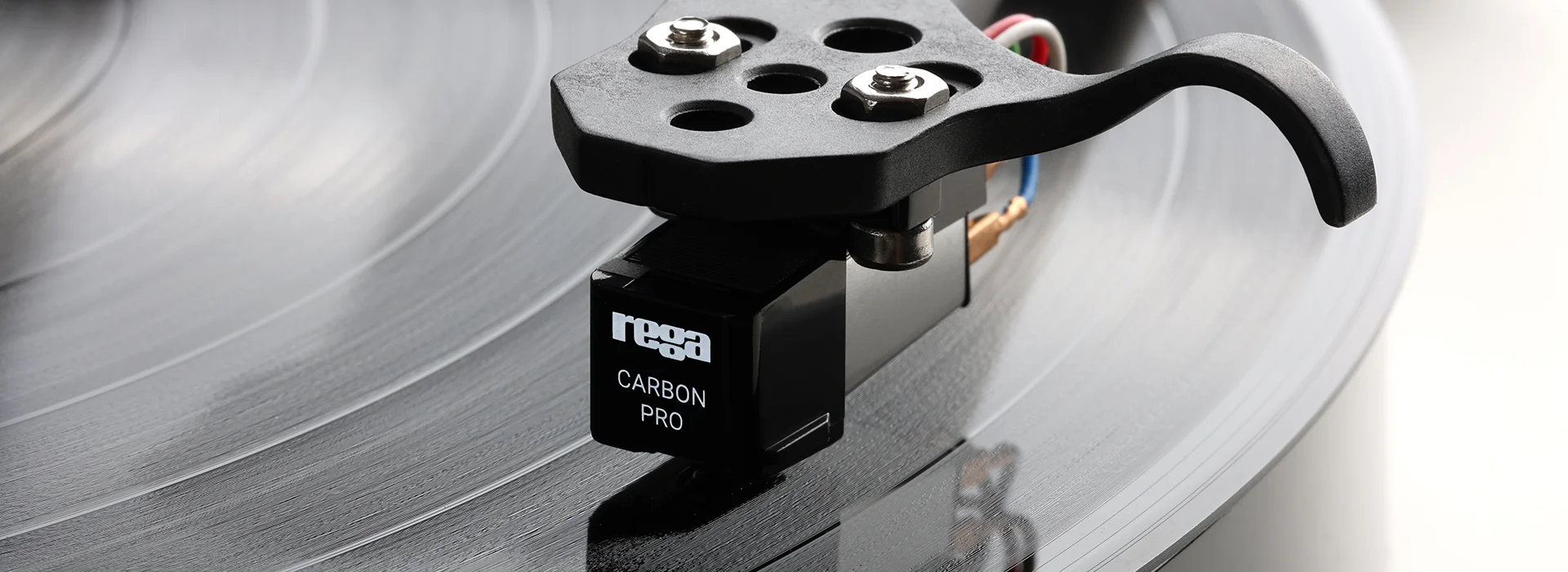 Rega Carbon Pro Tonabnehmer, montiert auf Planar 1, Stylus Upgrade