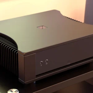 Solis Endverstärker auf Rack