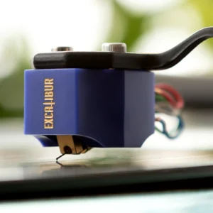 Excalibur Midnight Blue montiert auf Rega Plattenspieler