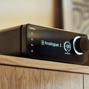 Cyrus 40 Amp auf Sideboard