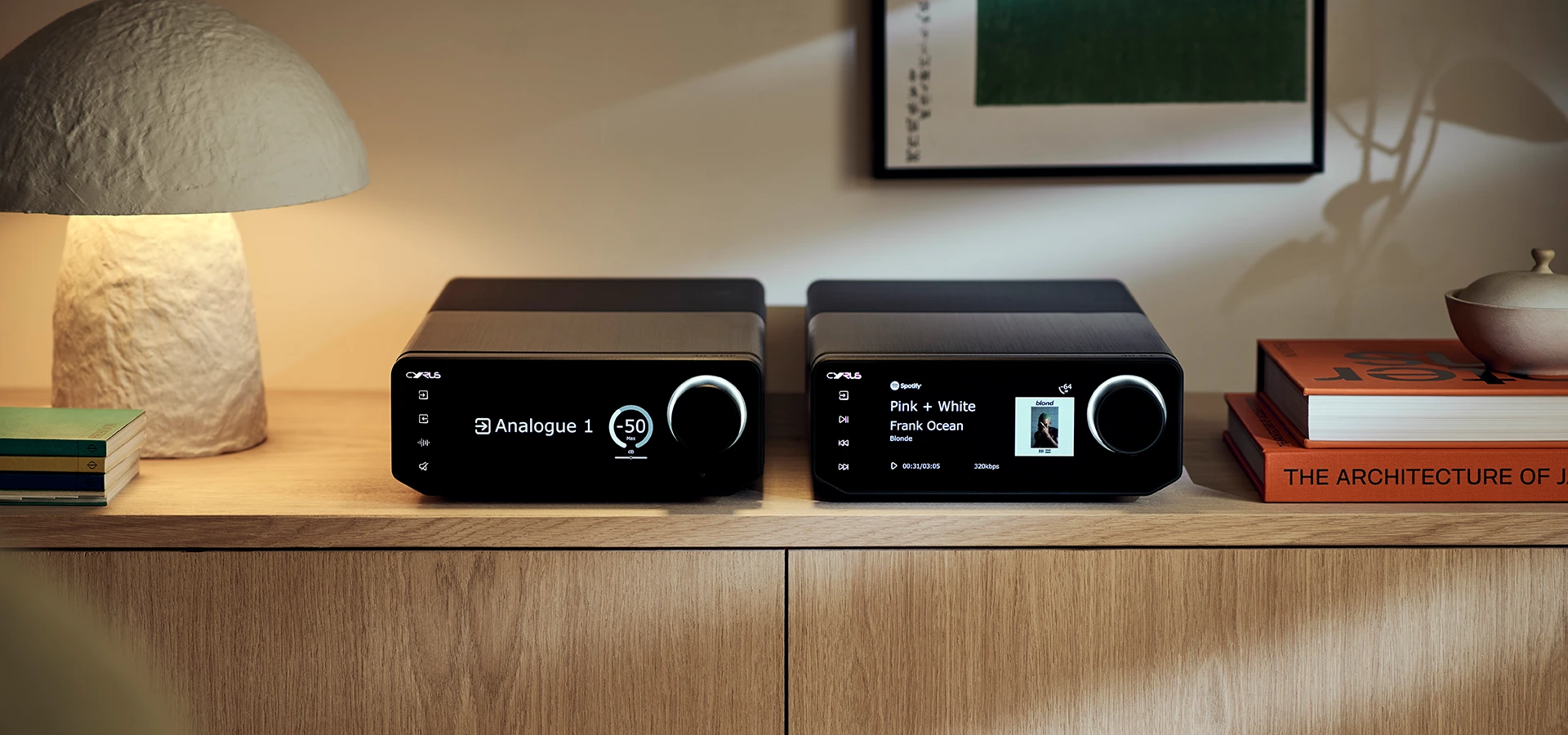 Cyrus 40 Series auf Sideboard