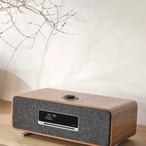 Ruark R3S Walnuss auf Sideboard