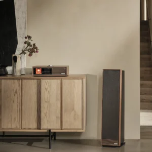 Ruark R710 CD-HiFi-Konsole Nussbaum und Standlautsprecher Talisman-R in Ambiente Wohnumgebung