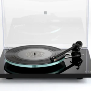 Rega Planar 3 schwarz mit Nd5 Tonabnehmer, Lid open, frontal abgebildet