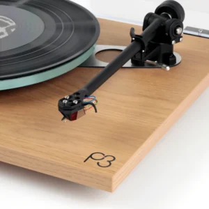 Rega Planar 3 Eiche hell mit Nd3 Tonabnehmer