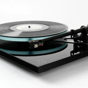 Rega Planar 3 schwarz mit Nd5 Tonabnehmer, angewinkelt