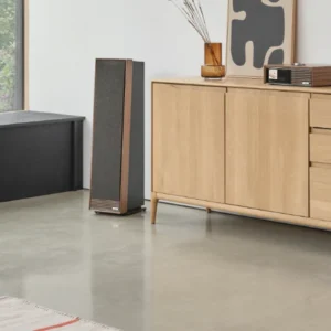 Ruark R710 CD-HiFi-Konsole Nussbaum und Standlautsprecher Talisman-R in Ambiente Wohnumgebung