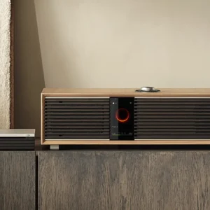 Ruark R410 Anniversary mit R-CD100 CD-Spieler Ebony in Ambiente-Wohnumgebung