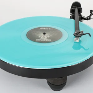 Rega Replay Plattenspieler mit Platte, seitlich und topdown